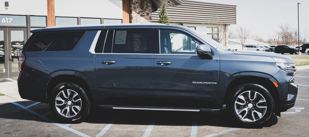 Used 2021 Chevrolet Suburban LT w/ LT Signature Package image 27