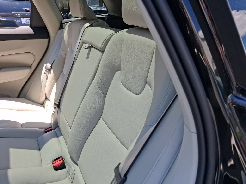 Certified 2024 Volvo XC60 B5 Core w/ Protection Package Premier AWD/4WD image 15