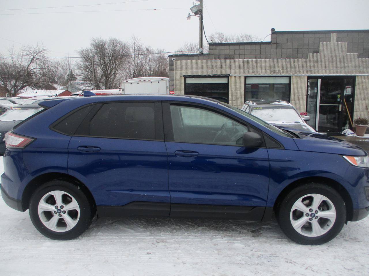 Used 2015 Ford Edge SE FWD image 2