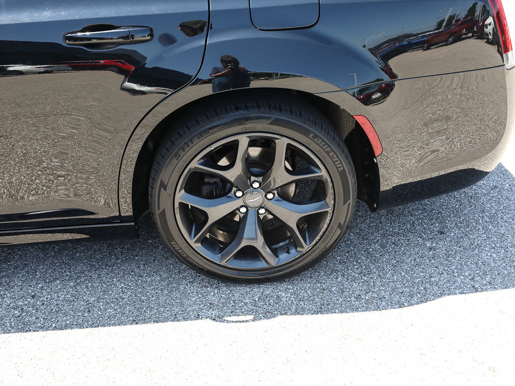 Used 2020 Chrysler 300 Touring L w/ Quick Order Package 2EF RWD image 4