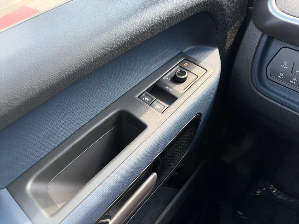 New 2025 Volkswagen ID. Buzz Pro S Plus AWD/4WD image 23