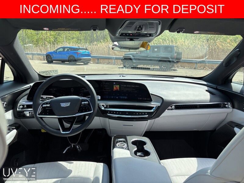 Used 2024 Cadillac Lyriq Luxury w/ LPO, Floor Liner Package AWD/4WD image 4