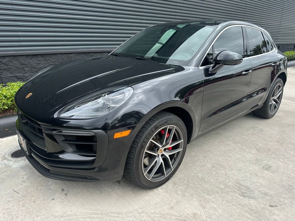 Certified 2023 Porsche Macan S AWD/4WD image 7