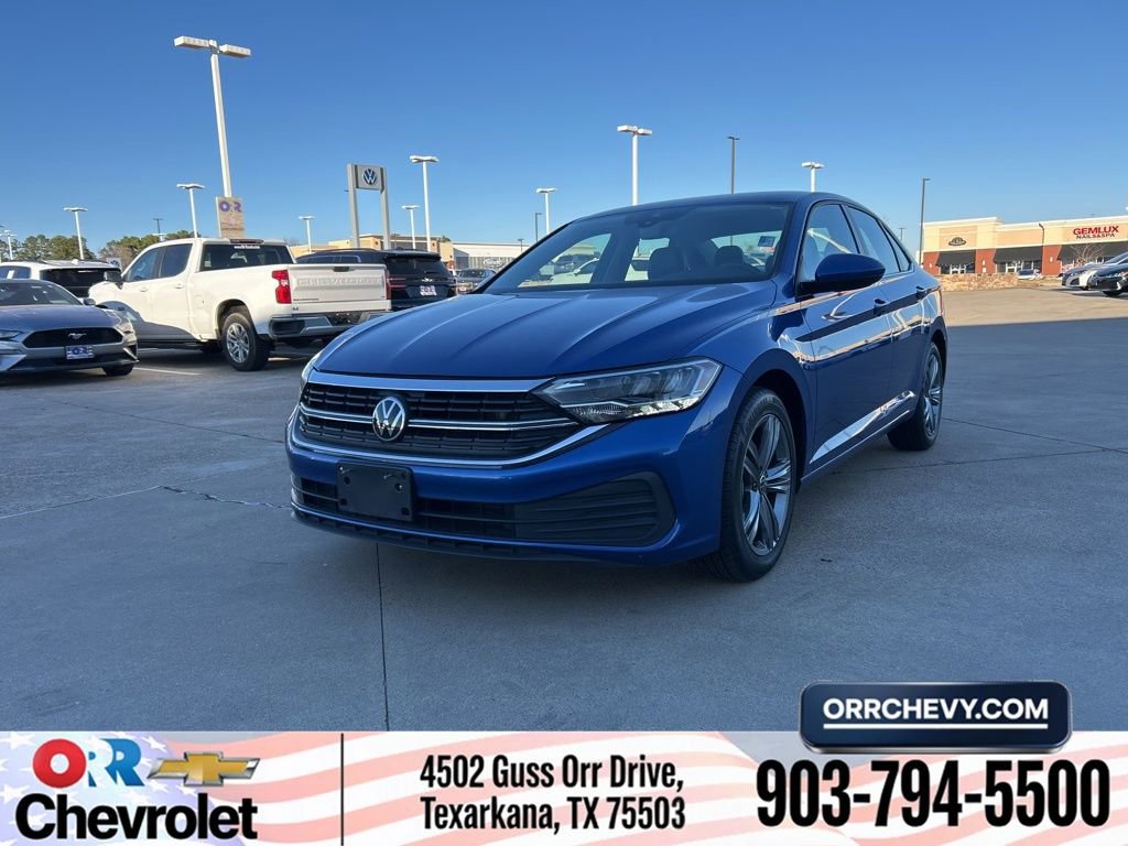 Used 2024 Volkswagen Jetta SE FWD image 1