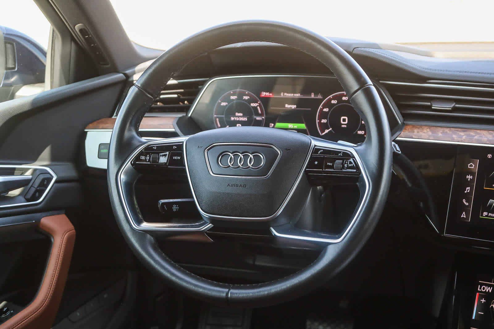 Used 2022 Audi e-tron Premium image 11