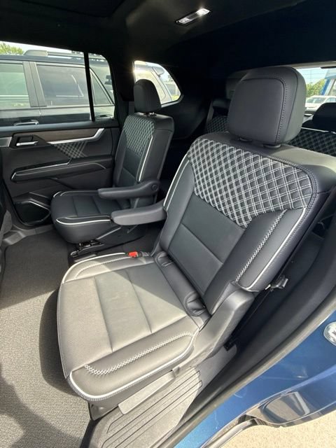 Used 2025 GMC Acadia Denali w/ Super Cruise Package FWD image 30