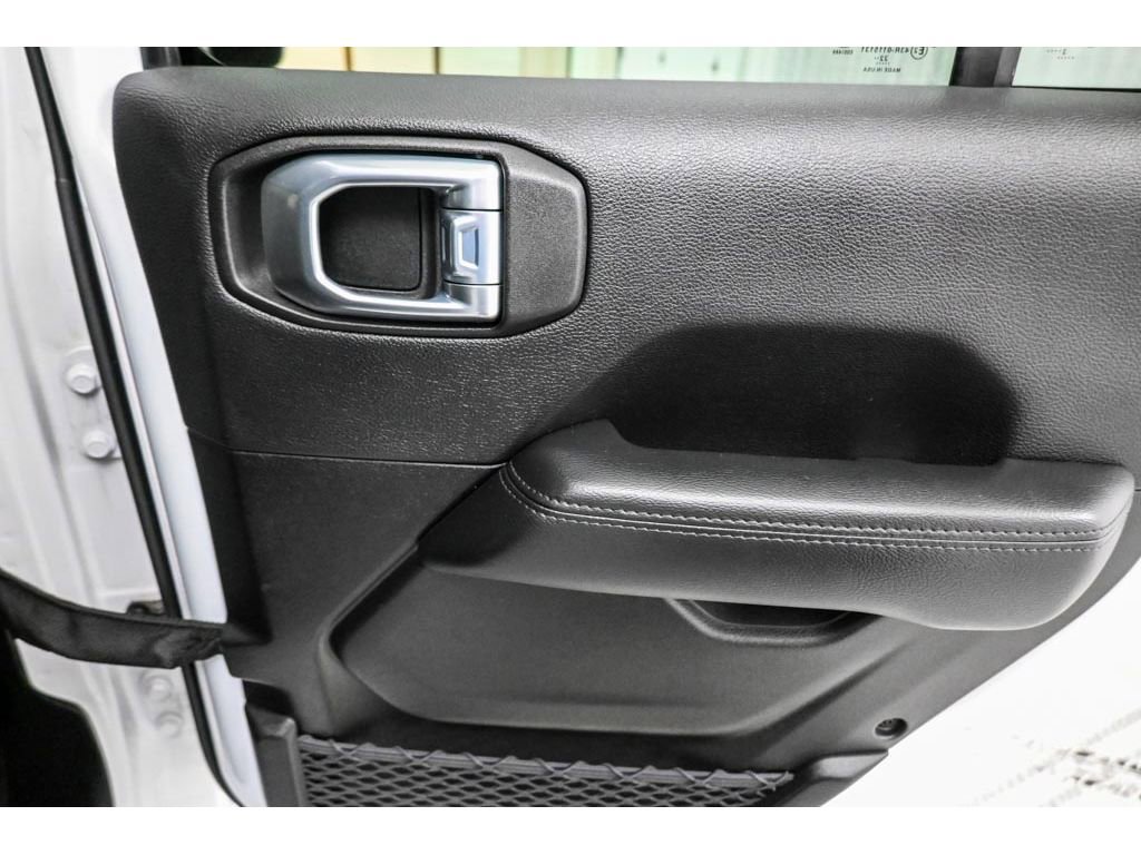 Used 2023 Jeep Wrangler Unlimited Sahara image 18