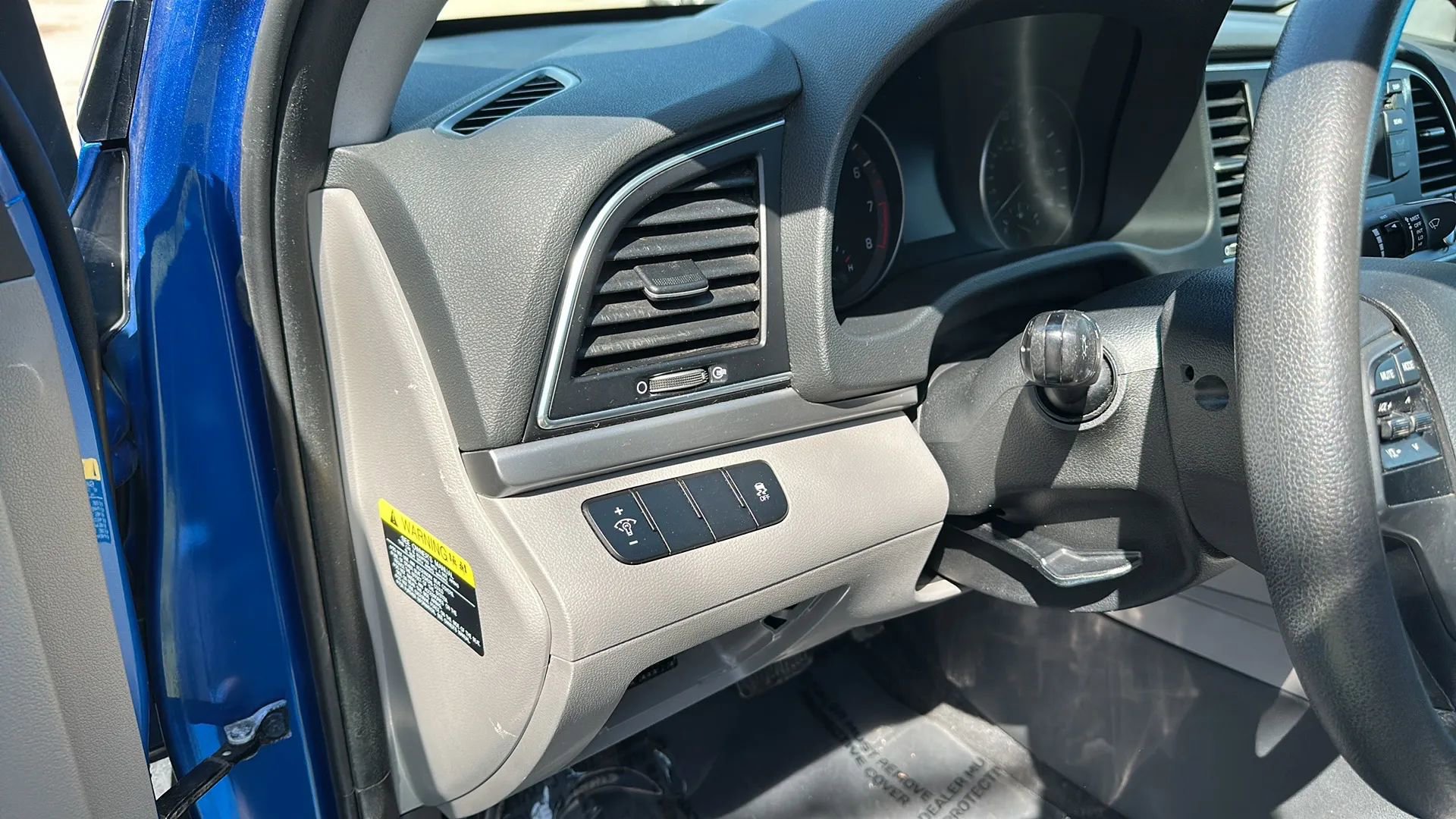 Used 2017 Hyundai Elantra SE image 31