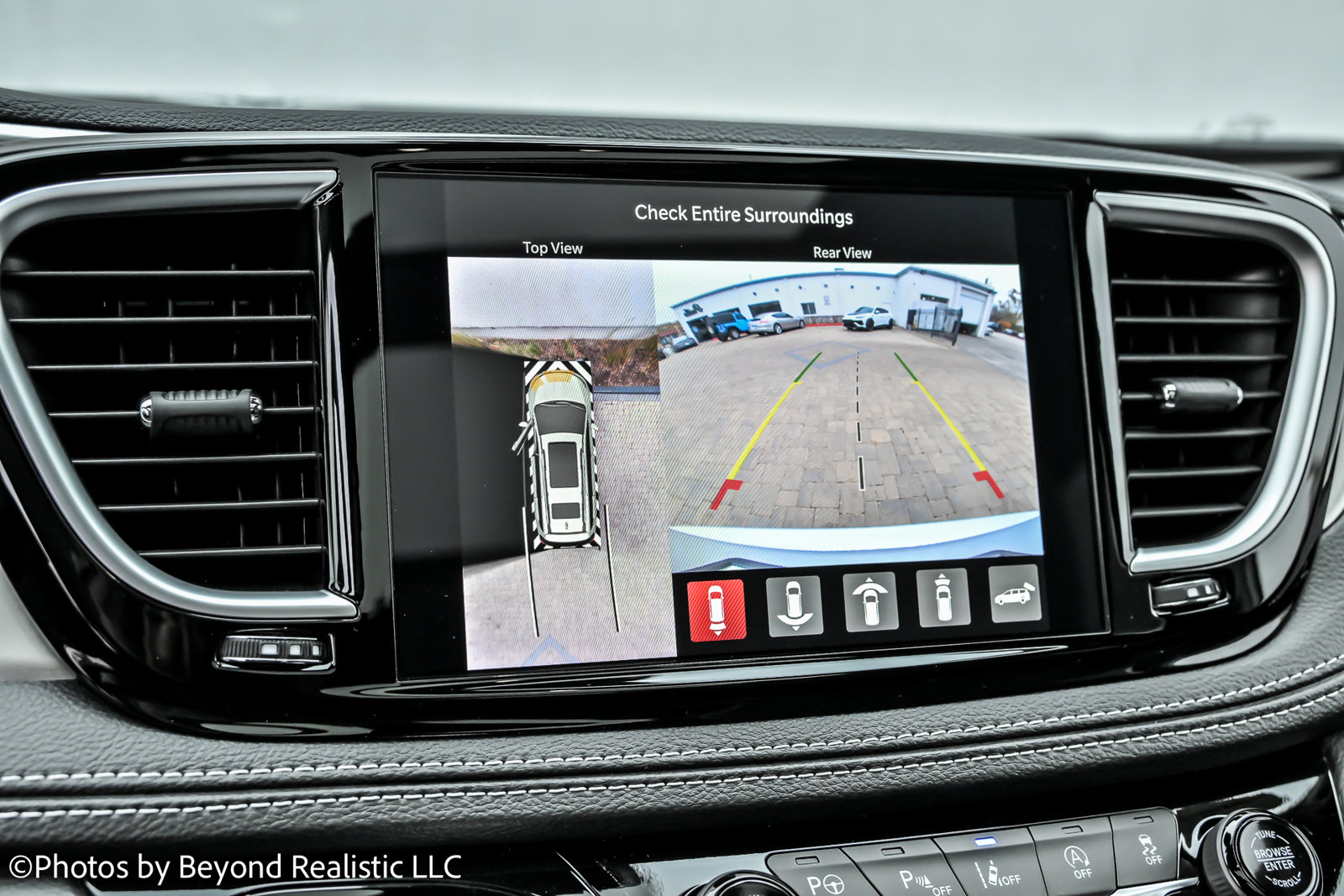 Used 2024 Chrysler Pacifica Limited w/ S Appearance Package image 40