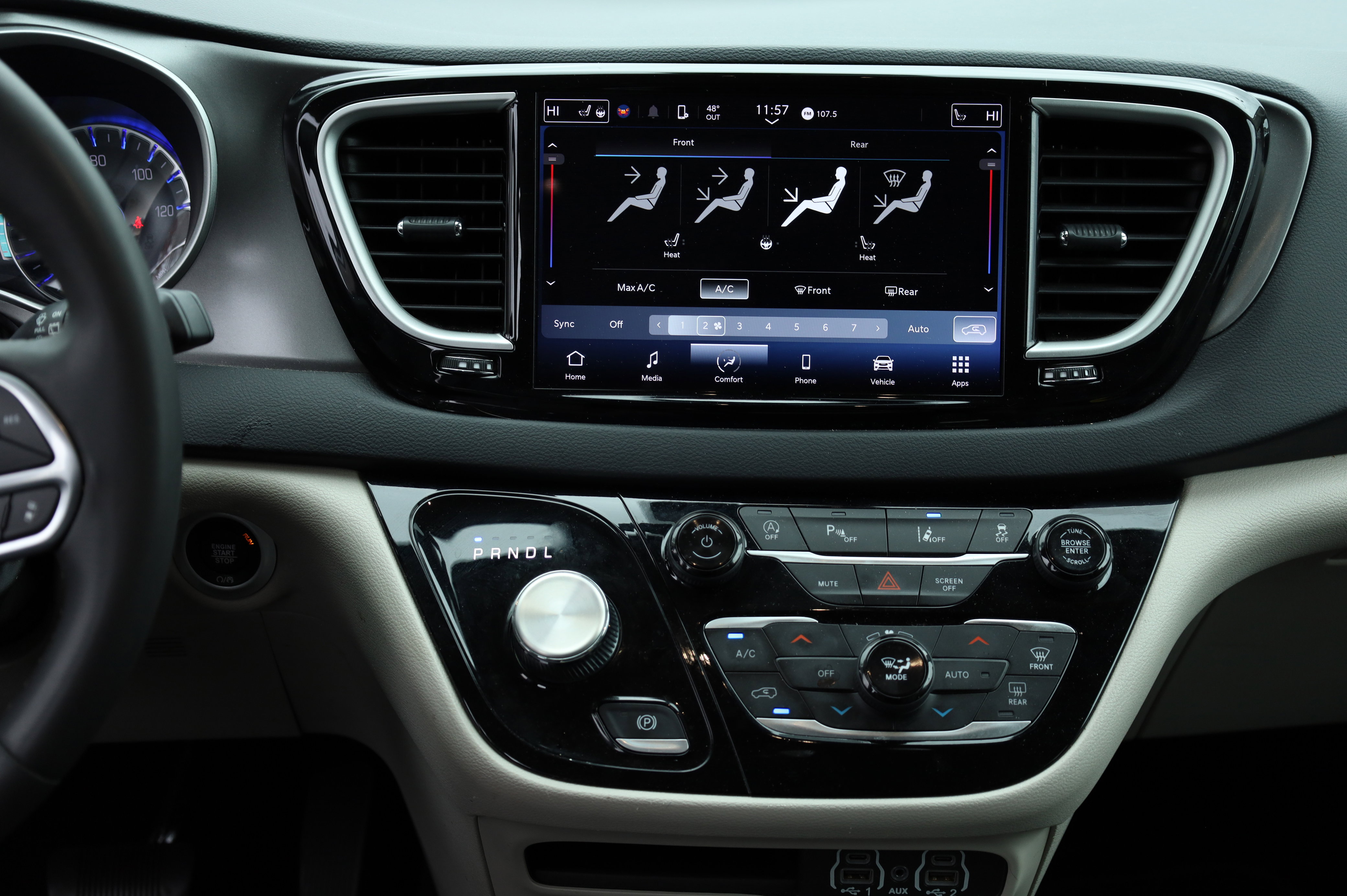 Used 2023 Chrysler Pacifica Touring-L image 8