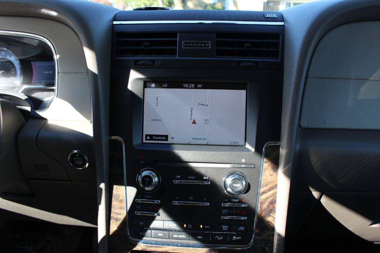 Used 2016 Lincoln Navigator L Select AWD/4WD image 29
