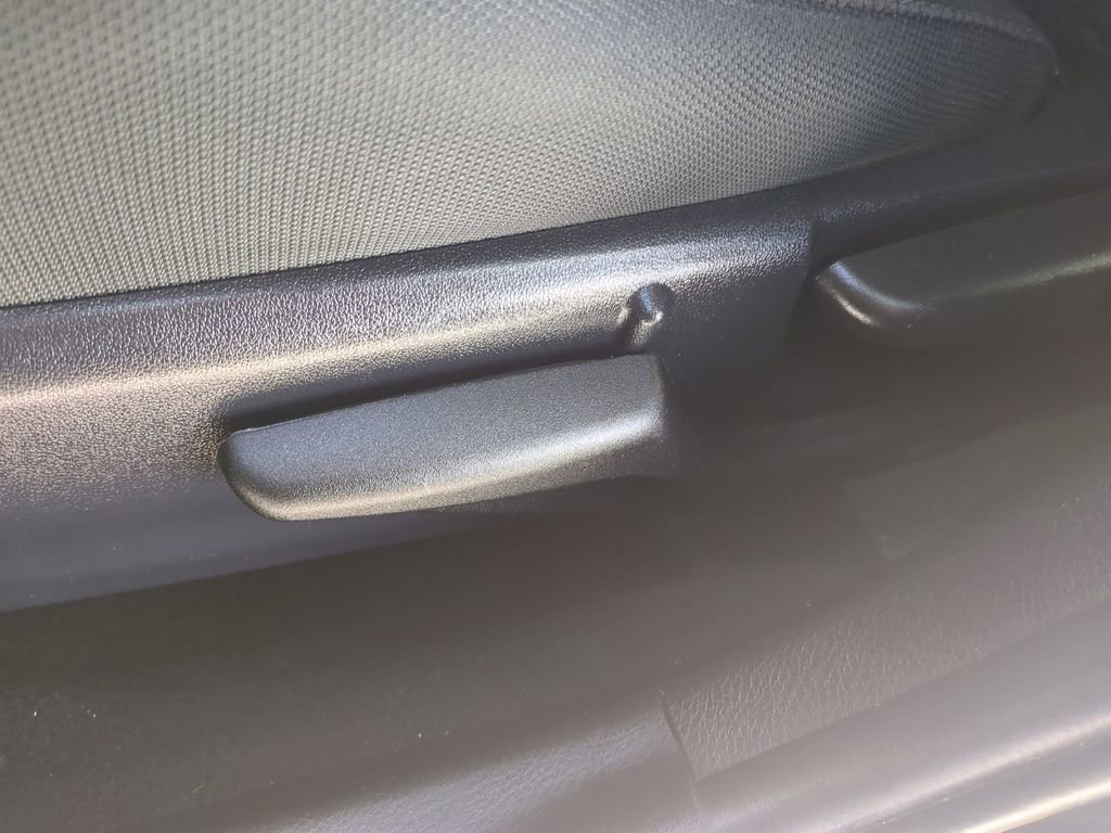 Used 2018 Toyota Corolla LE FWD image 21