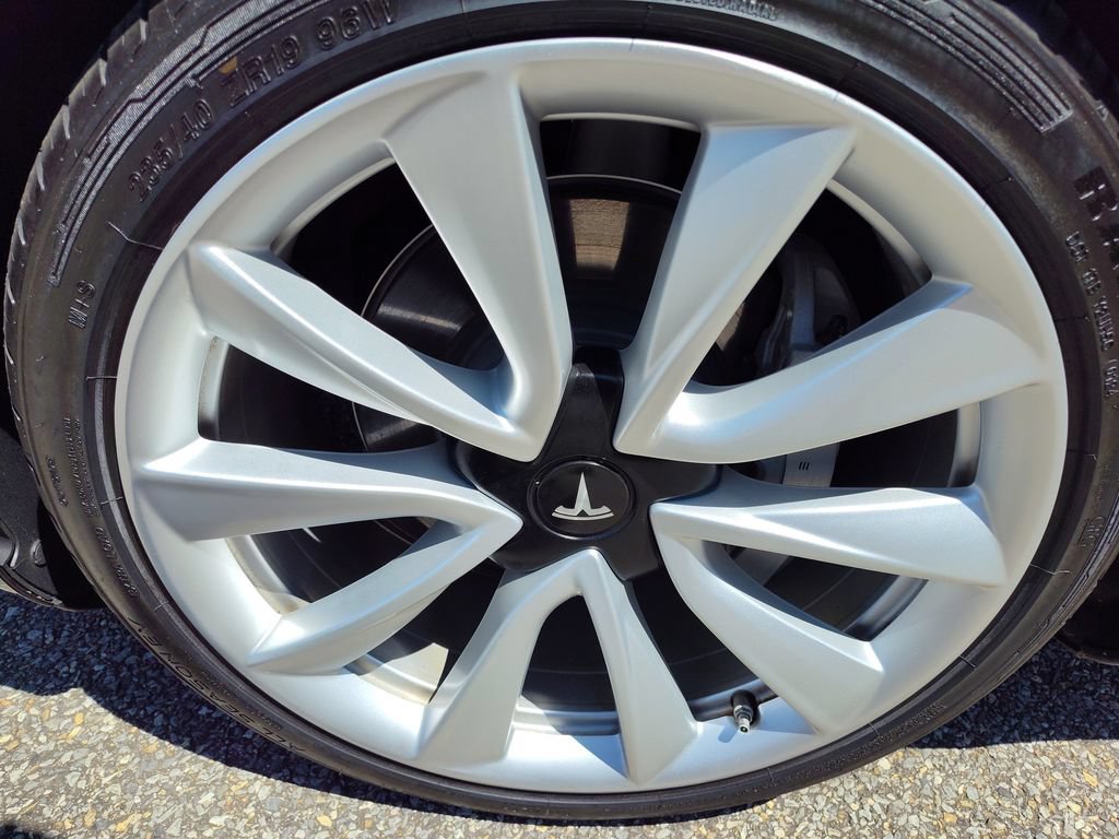 Used 2018 Tesla Model 3 Long Range RWD image 11