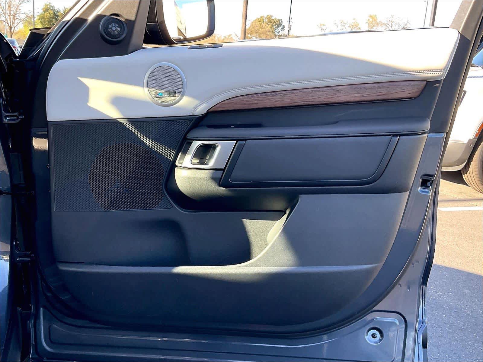 Used 2025 Land Rover Discovery S AWD/4WD image 27