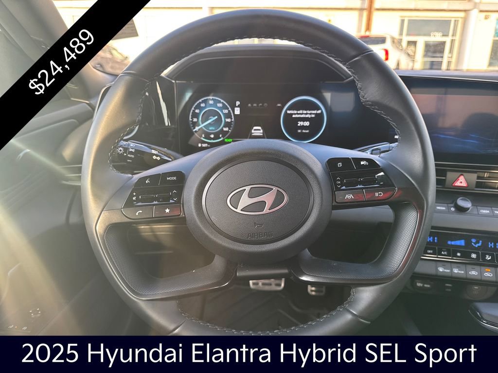 Used 2025 Hyundai Elantra SEL image 14