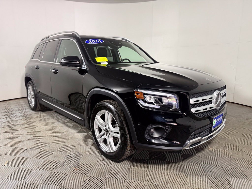 Used 2023 Mercedes-Benz GLB 250 4MATIC w/ Premium Package image 9
