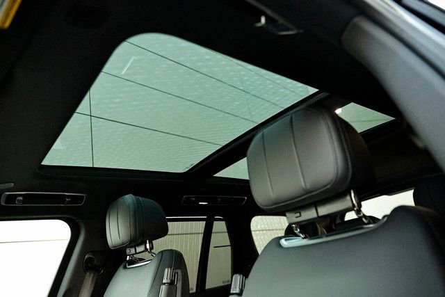 New 2026 Land Rover Range Rover SE image 27