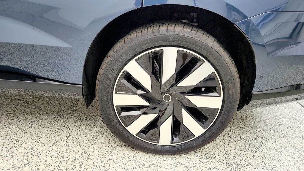 Used 2025 Volvo EX90 Plus AWD/4WD image 9