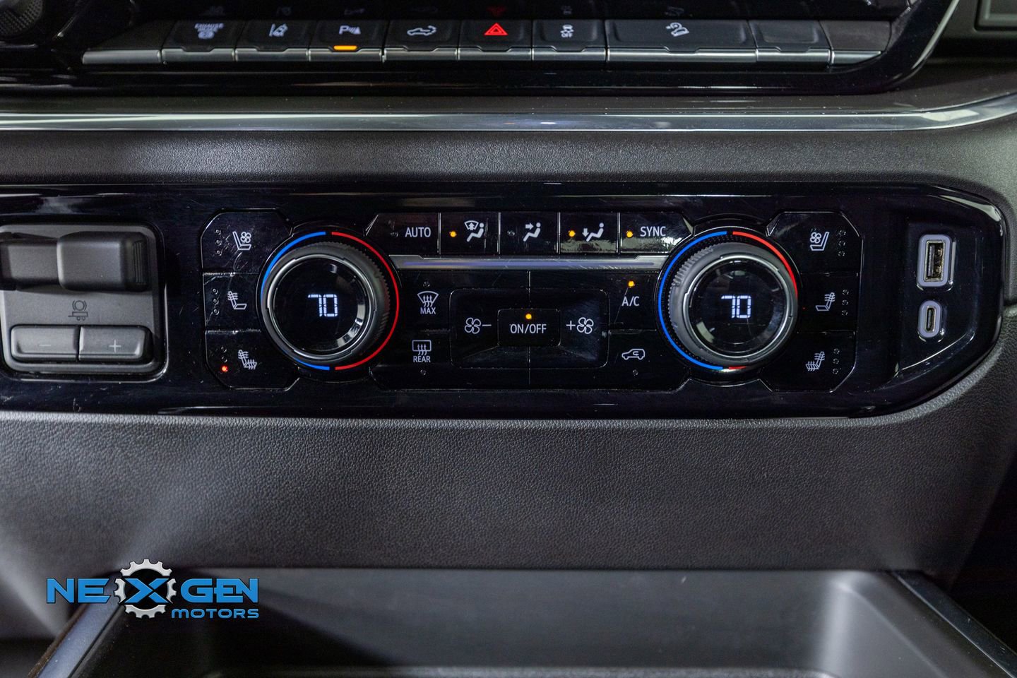 Used 2025 Chevrolet Silverado 2500 High Country w/ Technology Package image 18