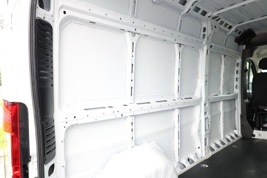 Used 2025 RAM ProMaster 2500 w/ Convenience Group FWD image 18