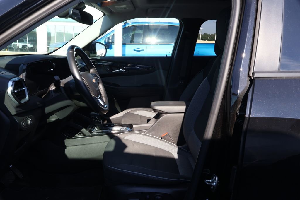 Used 2024 Chevrolet TrailBlazer LT w/ Convenience Package AWD/4WD image 11