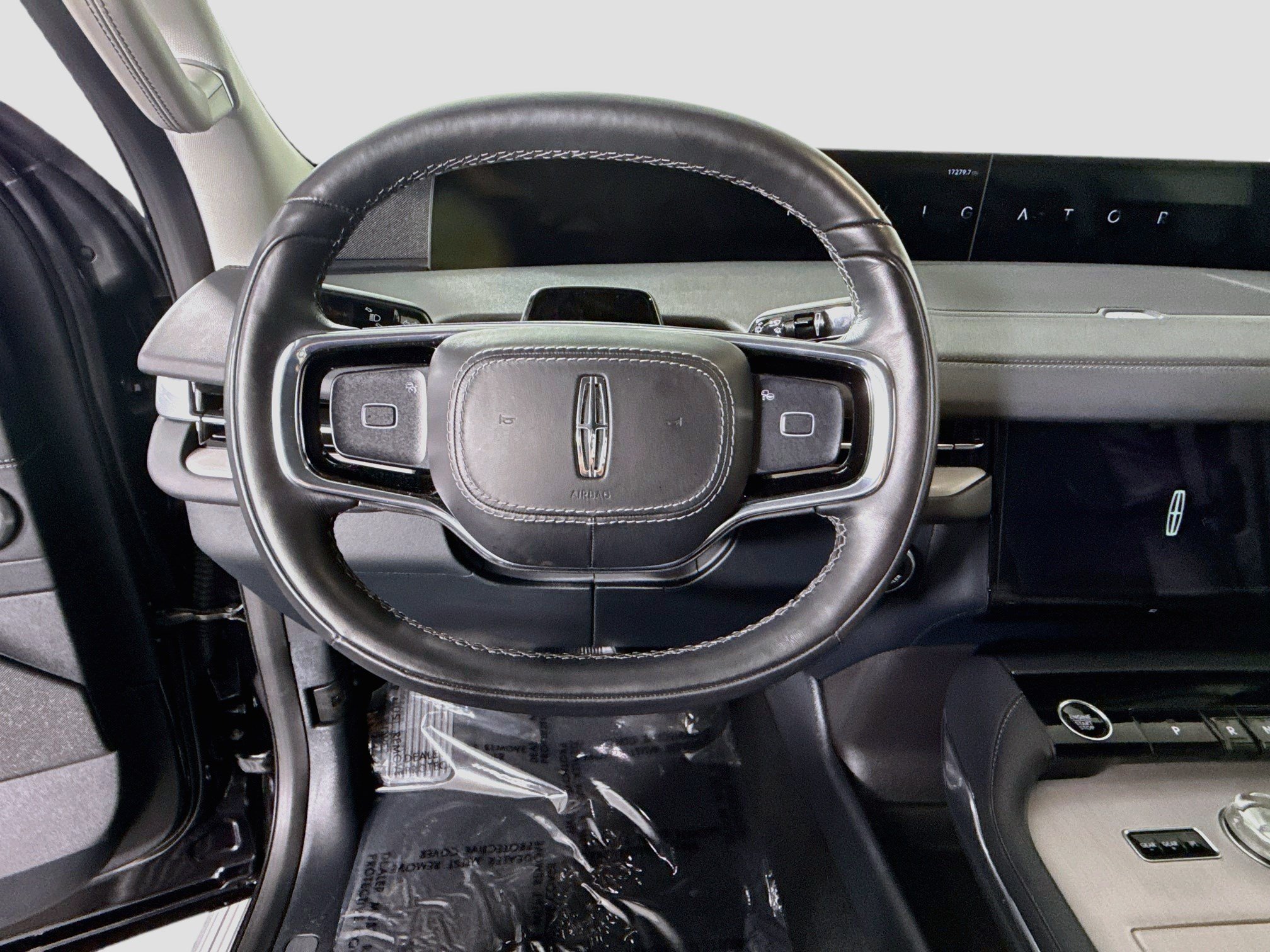 Used 2025 Lincoln Navigator Reserve AWD/4WD image 13
