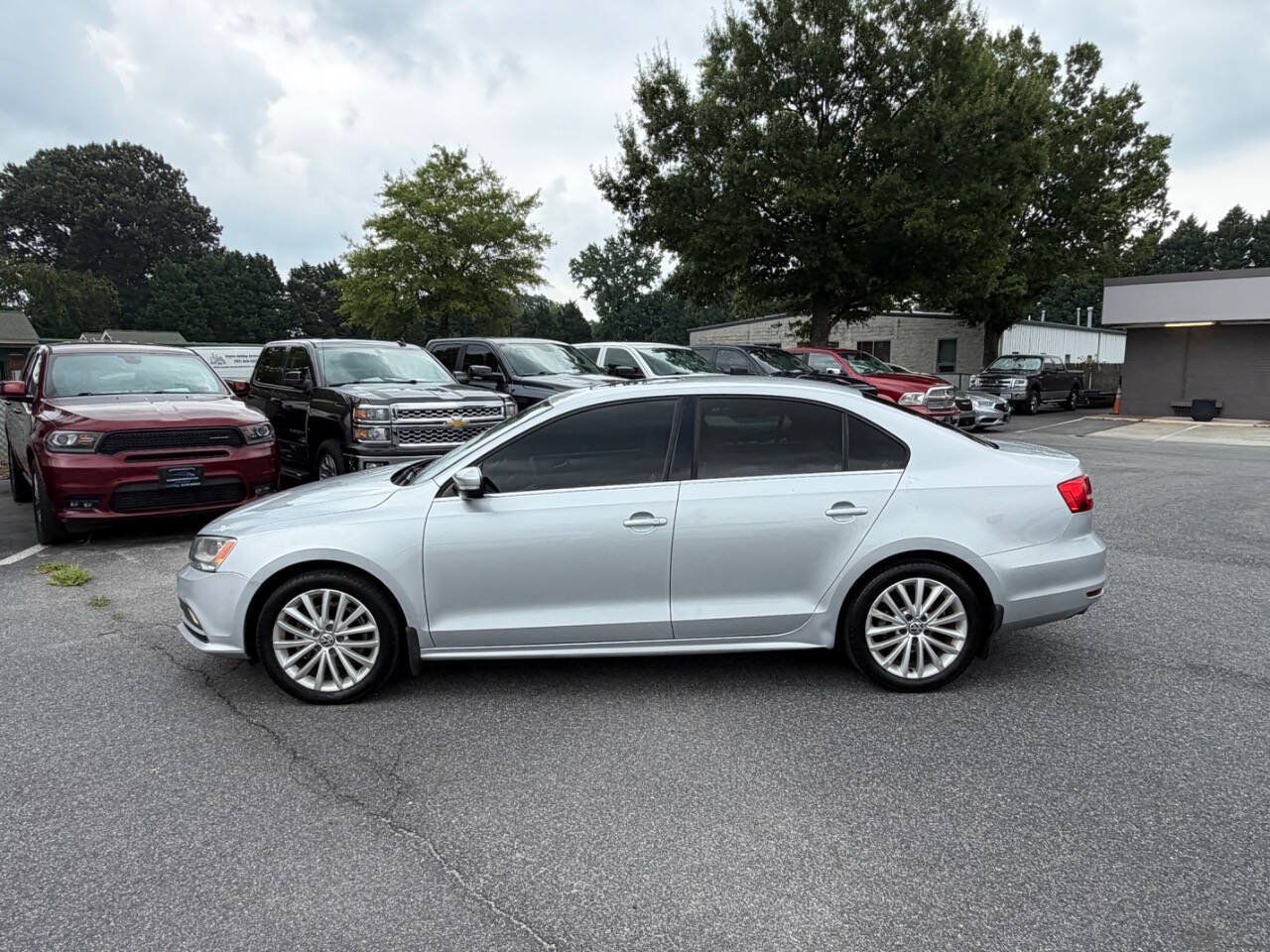 Used 2015 Volkswagen Jetta SE FWD image 4