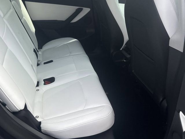 Used 2022 Tesla Model Y Performance image 17