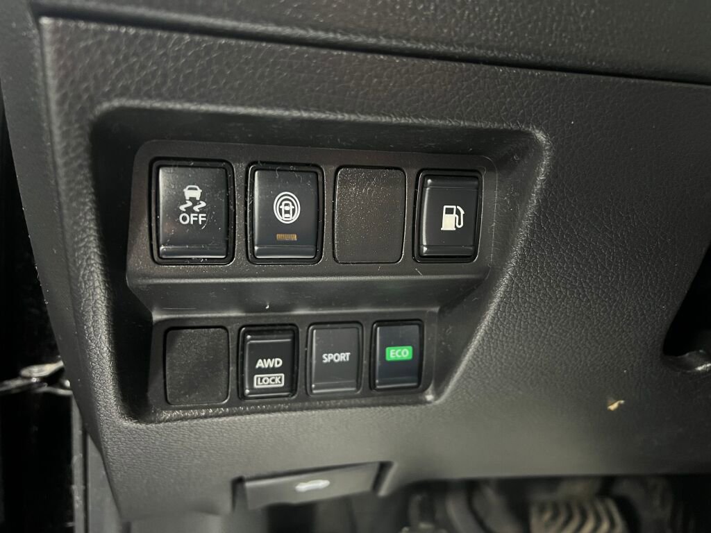 Used 2020 Nissan Rogue S image 14