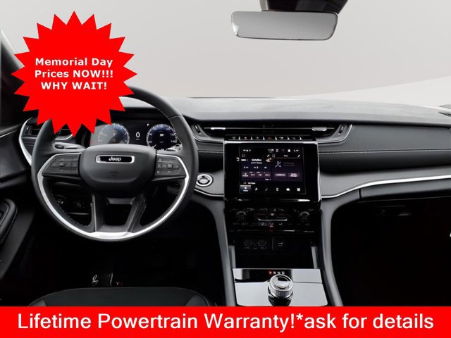 New 2025 Jeep Grand Cherokee Altitude AWD/4WD image 13