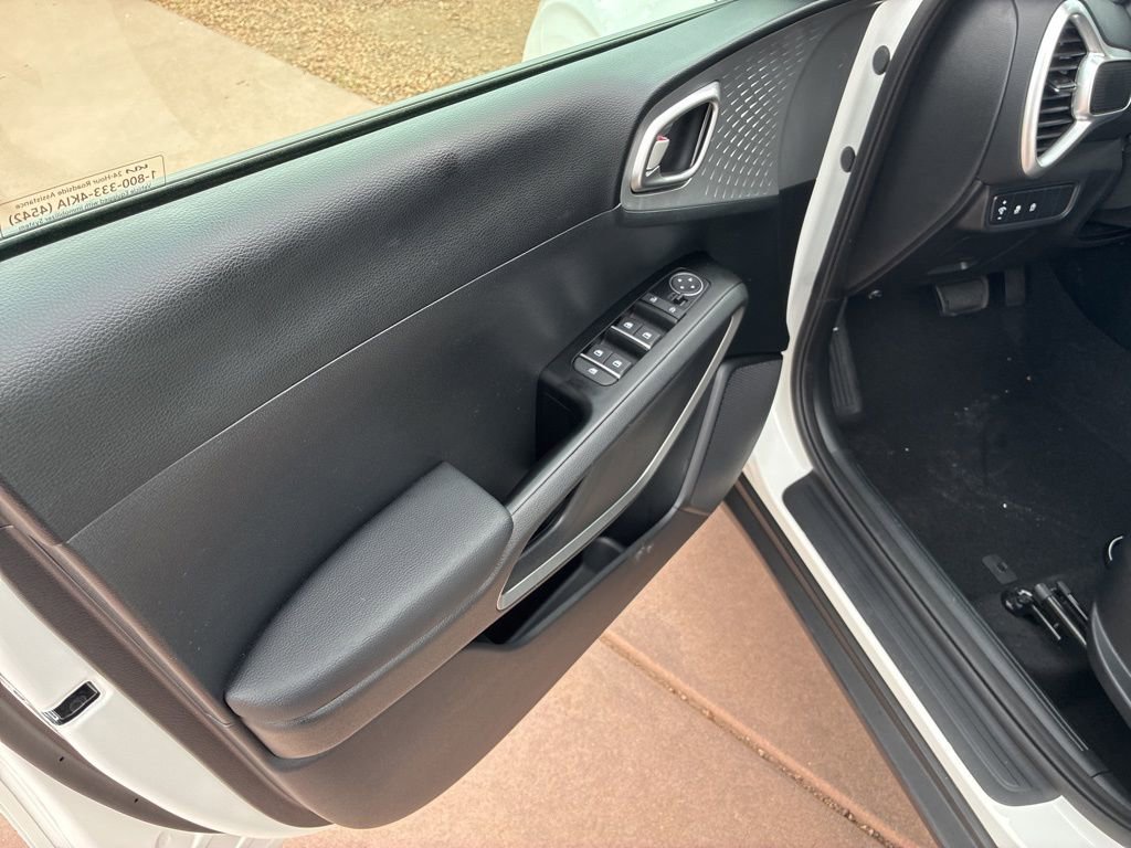 Used 2025 Kia Soul LX image 20