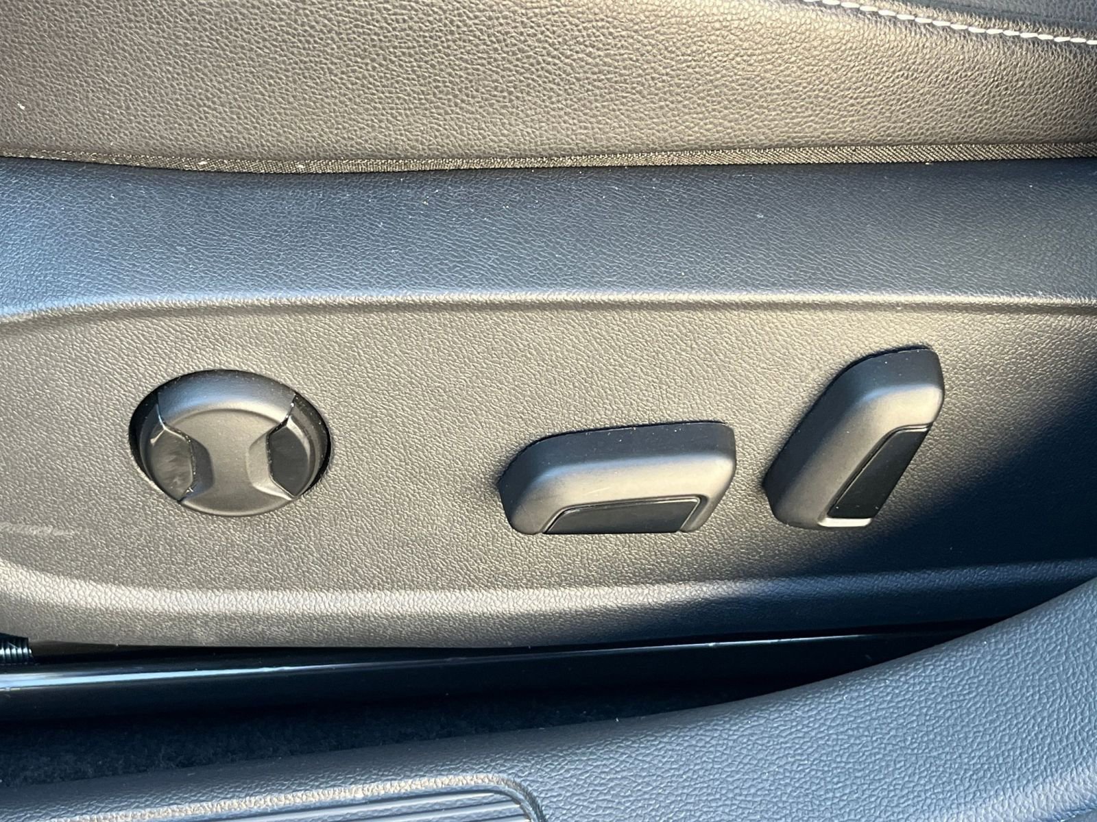 Used 2025 Volkswagen Jetta SE image 23