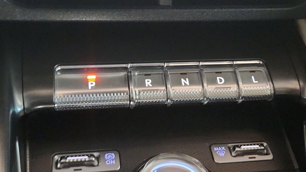 Used 2025 Lincoln Nautilus Premier image 24