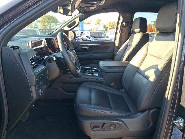 Used 2025 Chevrolet Suburban Z71 AWD/4WD image 2