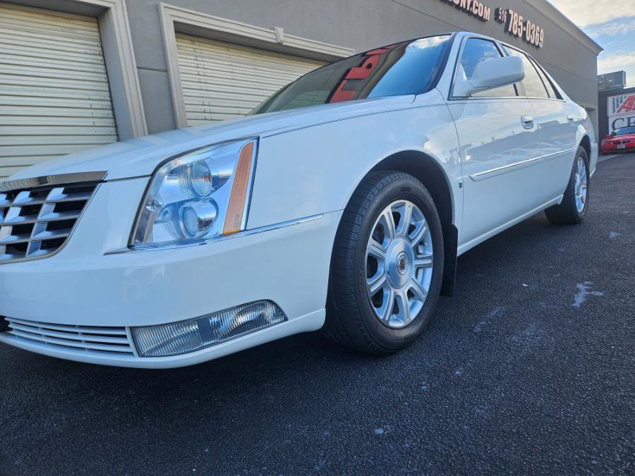 Used 2010 Cadillac DTS image 32