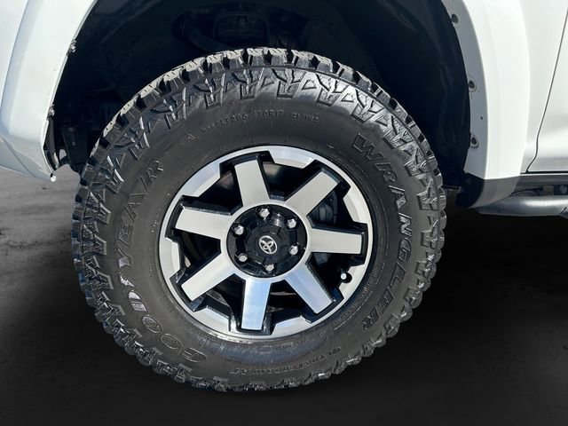 Used 2020 Toyota 4Runner TRD Off-Road AWD/4WD image 9