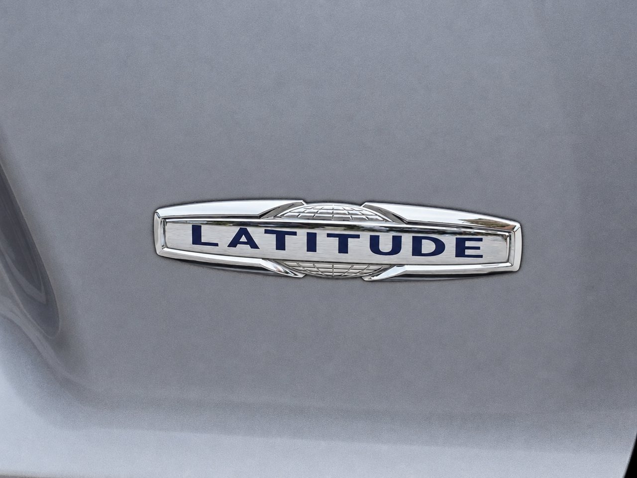 Used 2020 Jeep Cherokee Latitude w/ Cold Weather Group FWD image 7