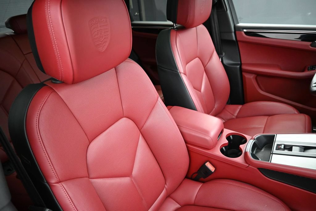 Certified 2023 Porsche Macan S AWD/4WD image 31