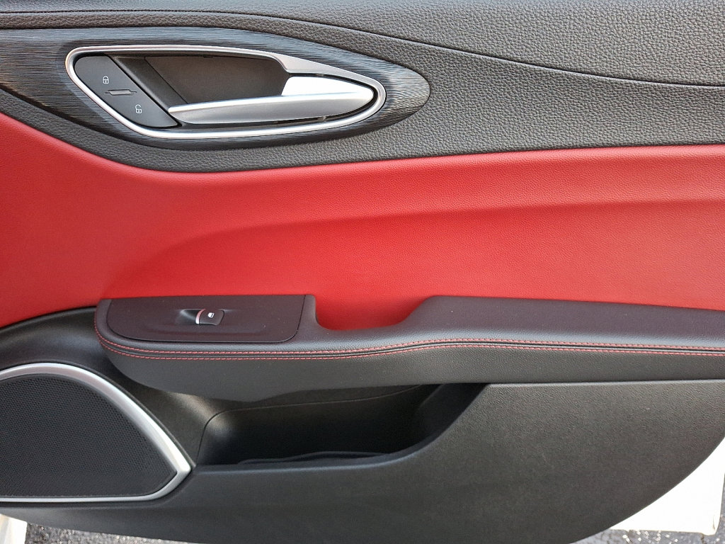 Used 2020 Alfa Romeo Giulia AWD image 10