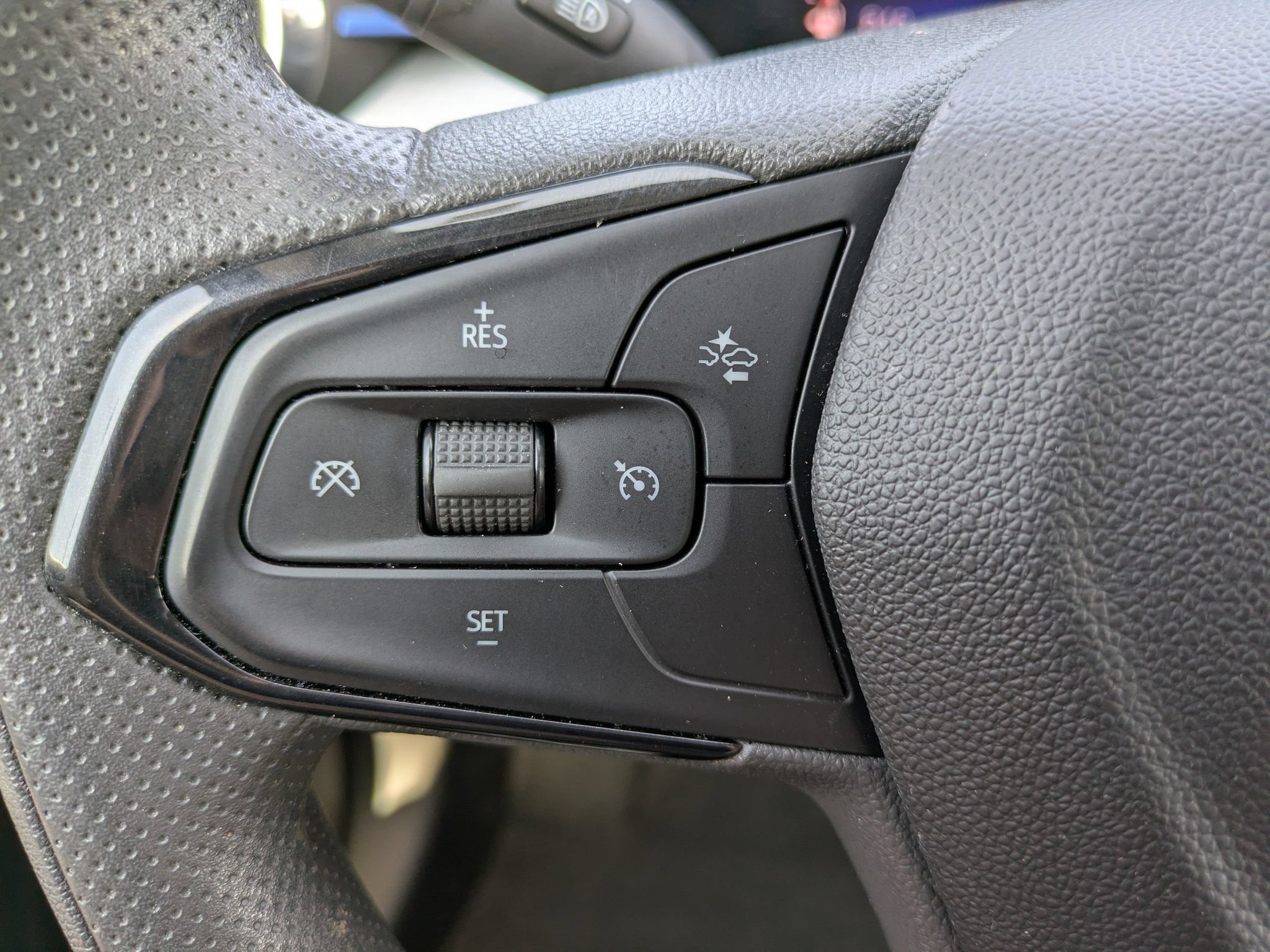 Used 2025 Chevrolet Trax LT FWD image 24