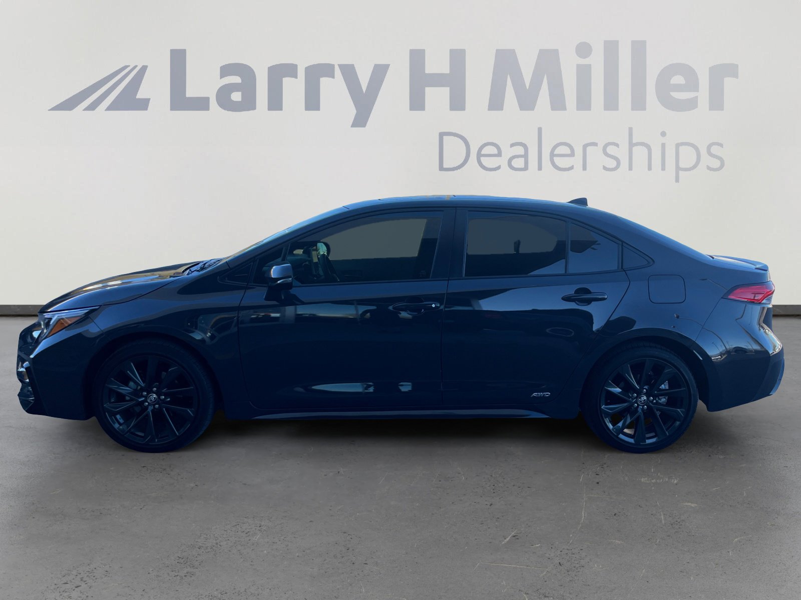 Used 2025 Toyota Corolla SE image 2