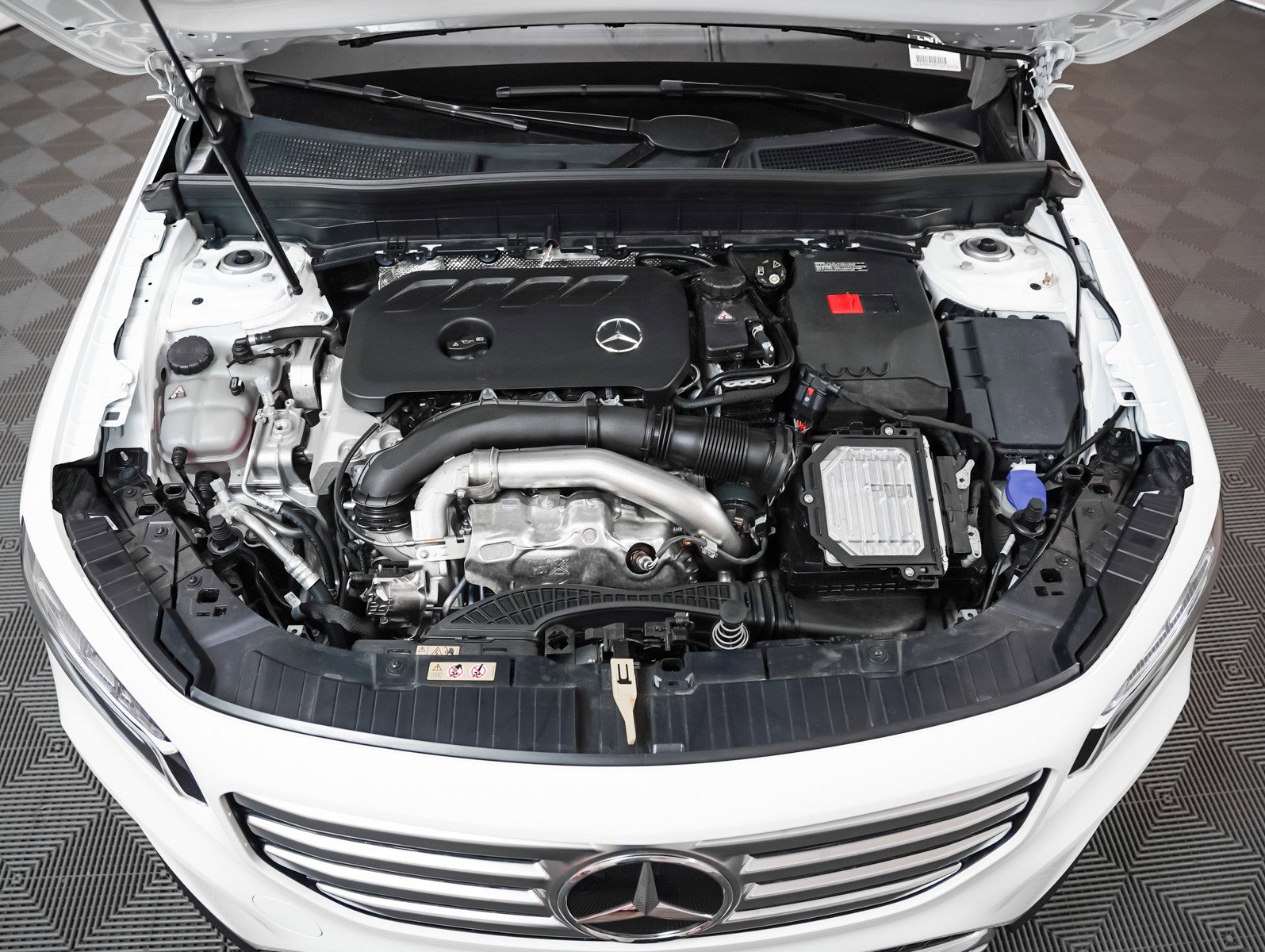 New 2025 Mercedes-Benz GLB 250 4MATIC image 4