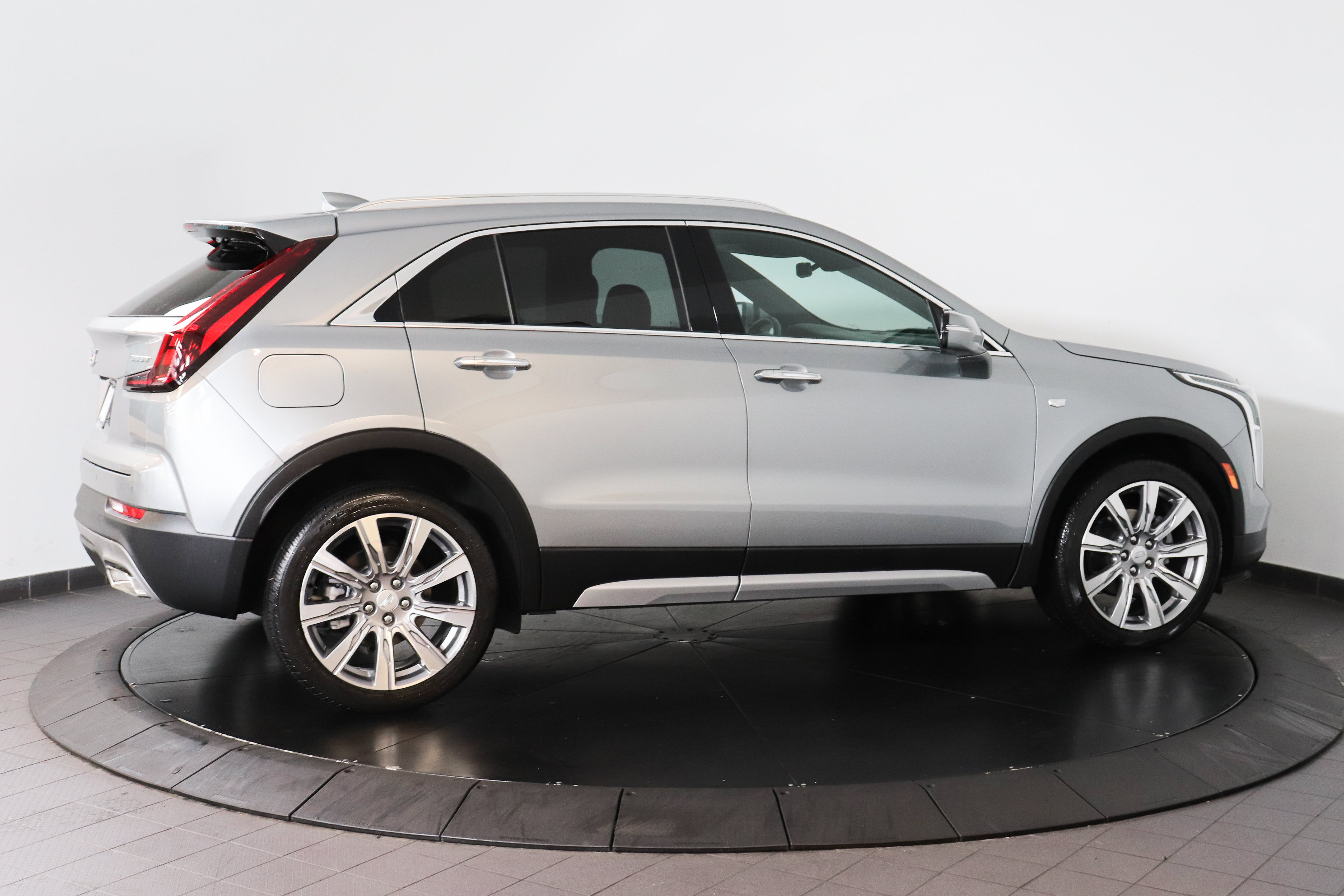 Used 2023 Cadillac XT4 Premium Luxury AWD/4WD image 7