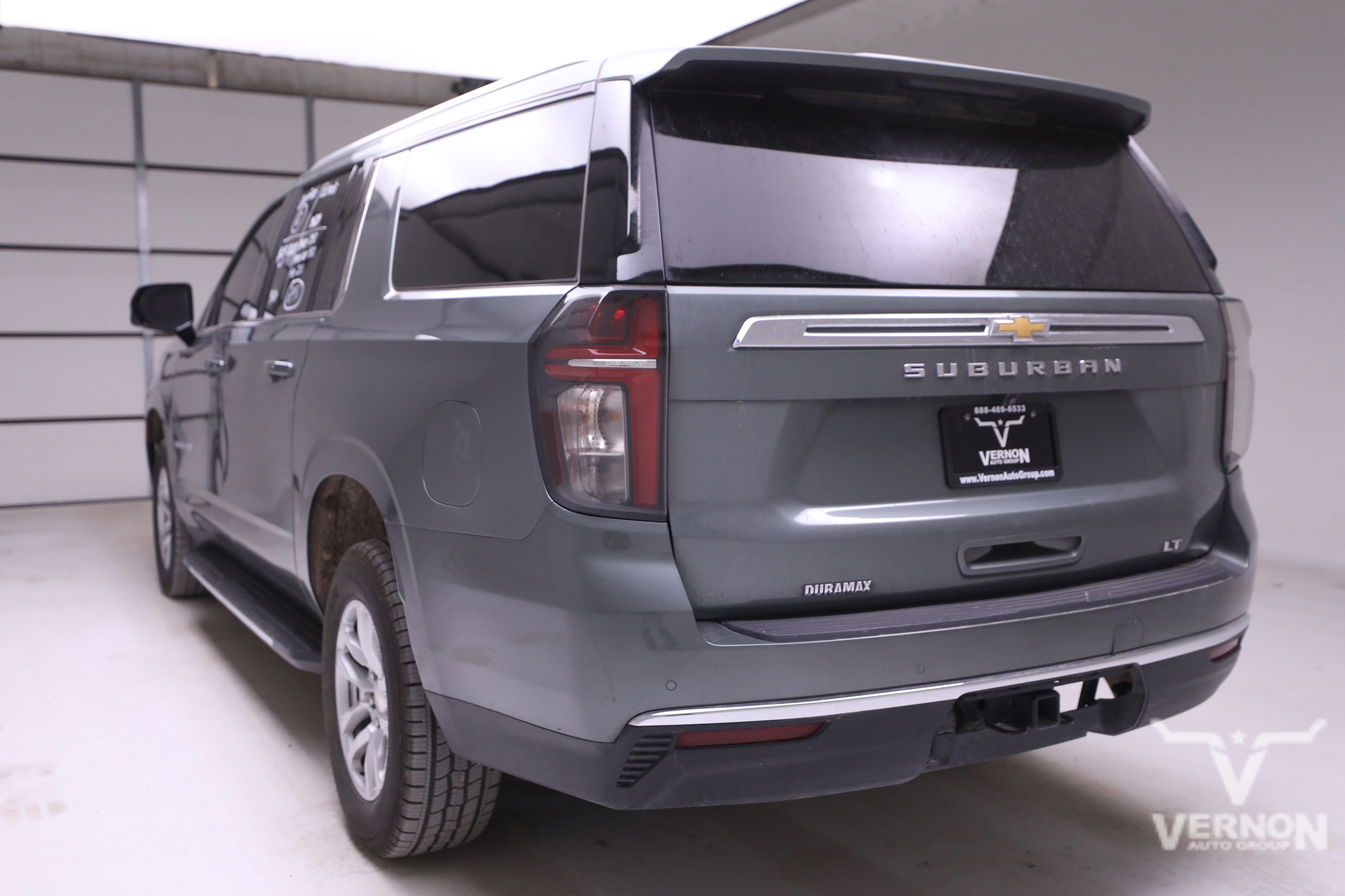 Used 2024 Chevrolet Suburban LT w/ Luxury Package AWD/4WD image 2