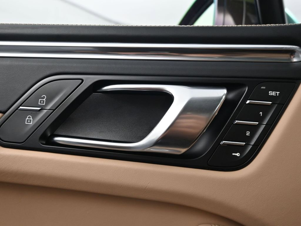 Certified 2026 Porsche Macan GTS image 18