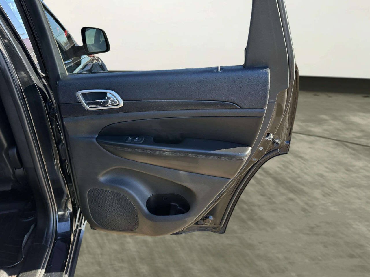 Used 2018 Jeep Grand Cherokee Laredo RWD image 18