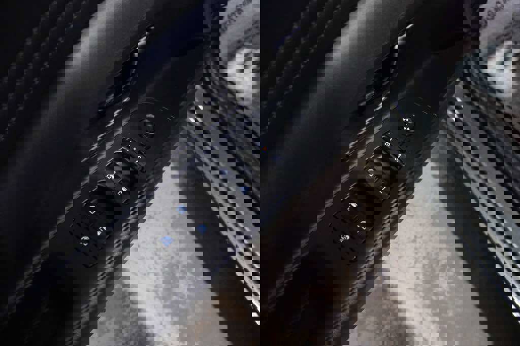 Used 2025 Hyundai Elantra Sport image 18