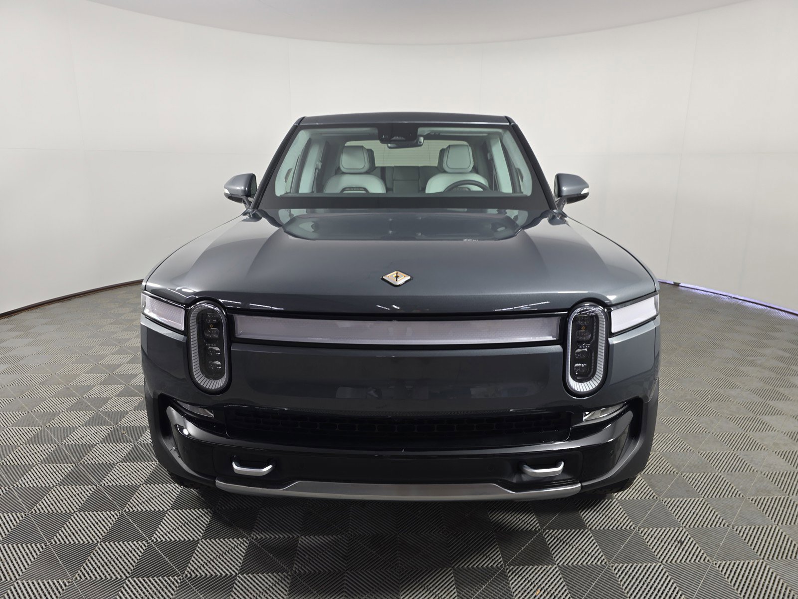 Used 2024 Rivian R1T Adventure AWD/4WD image 8