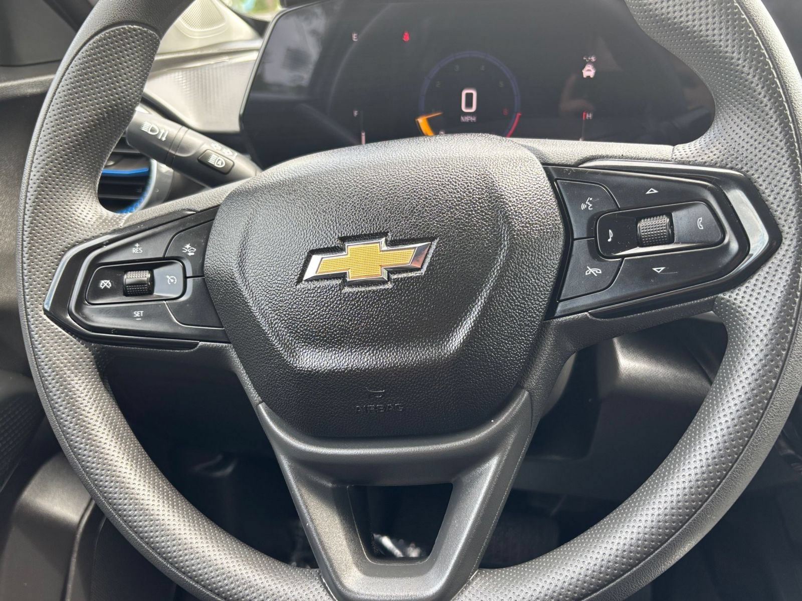 Used 2025 Chevrolet Trax LT FWD image 28