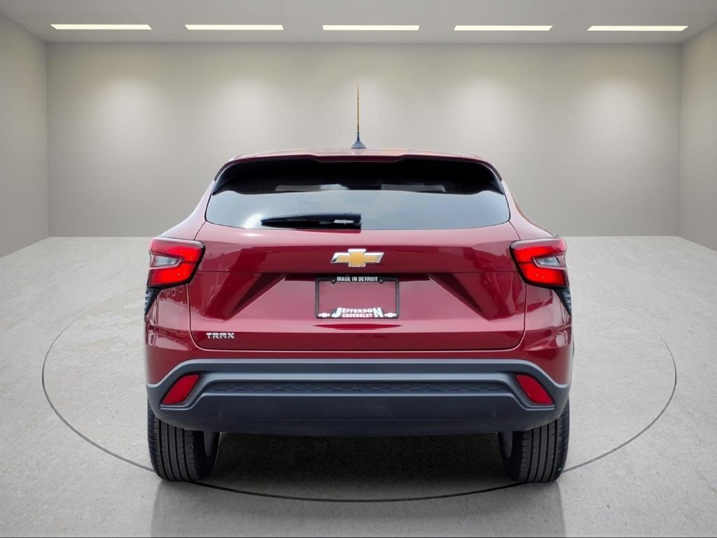 Used 2024 Chevrolet Trax LS w/ LS Convenience Package FWD image 19